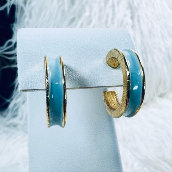 Pretty brush, goldtone, light blue enamel open hoop costume pierced earrings - Picture 6 of 9